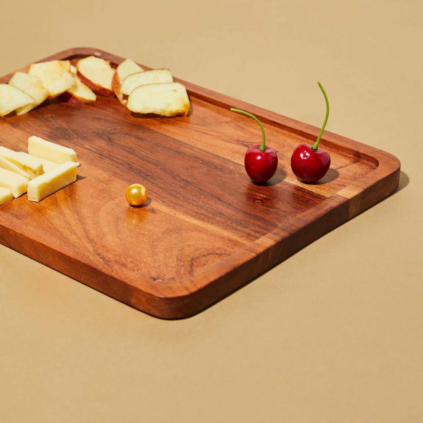 wooden cheese board, wooden tray, wooden platter, side view