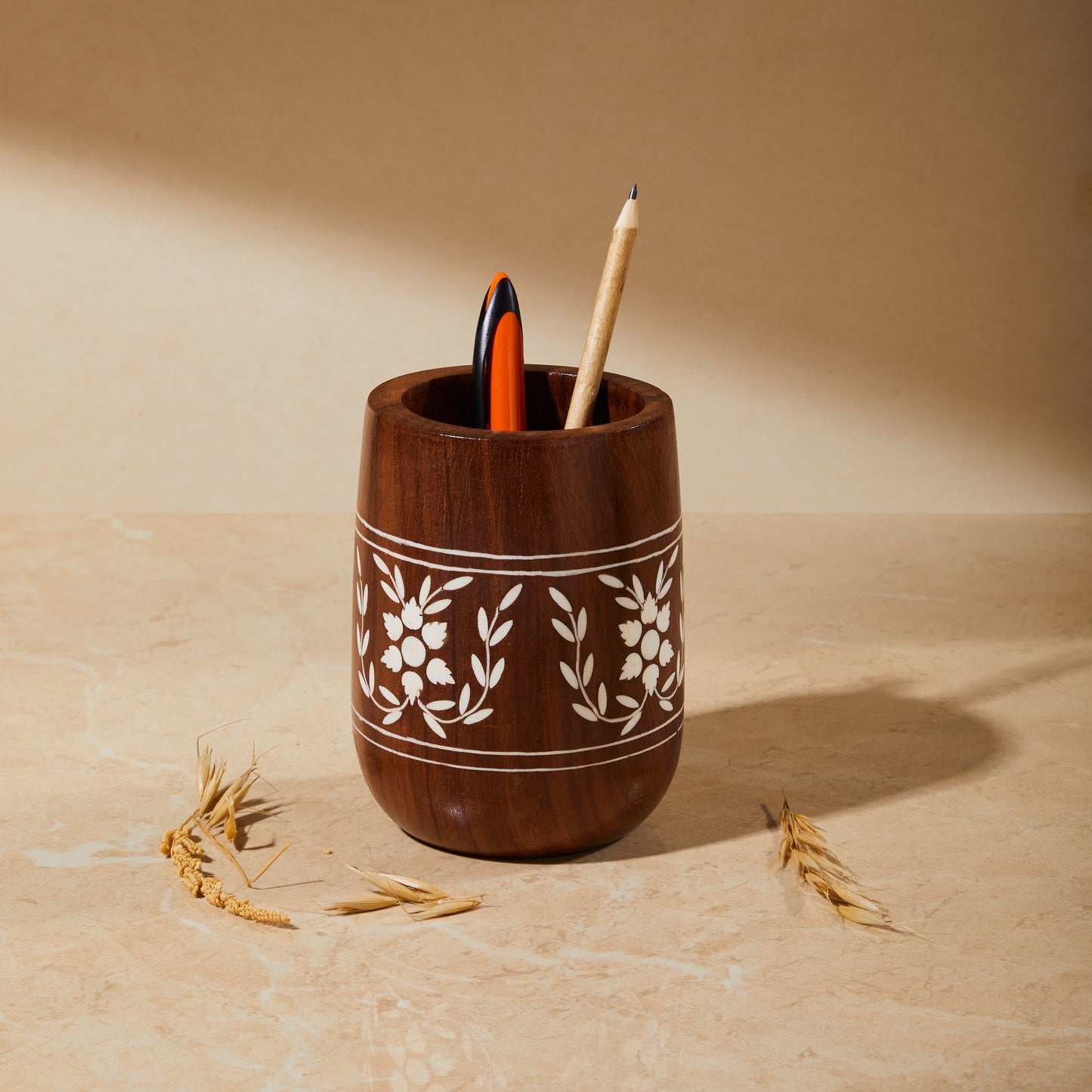 Wooden Inlay Barrel-shaped Pen Stand